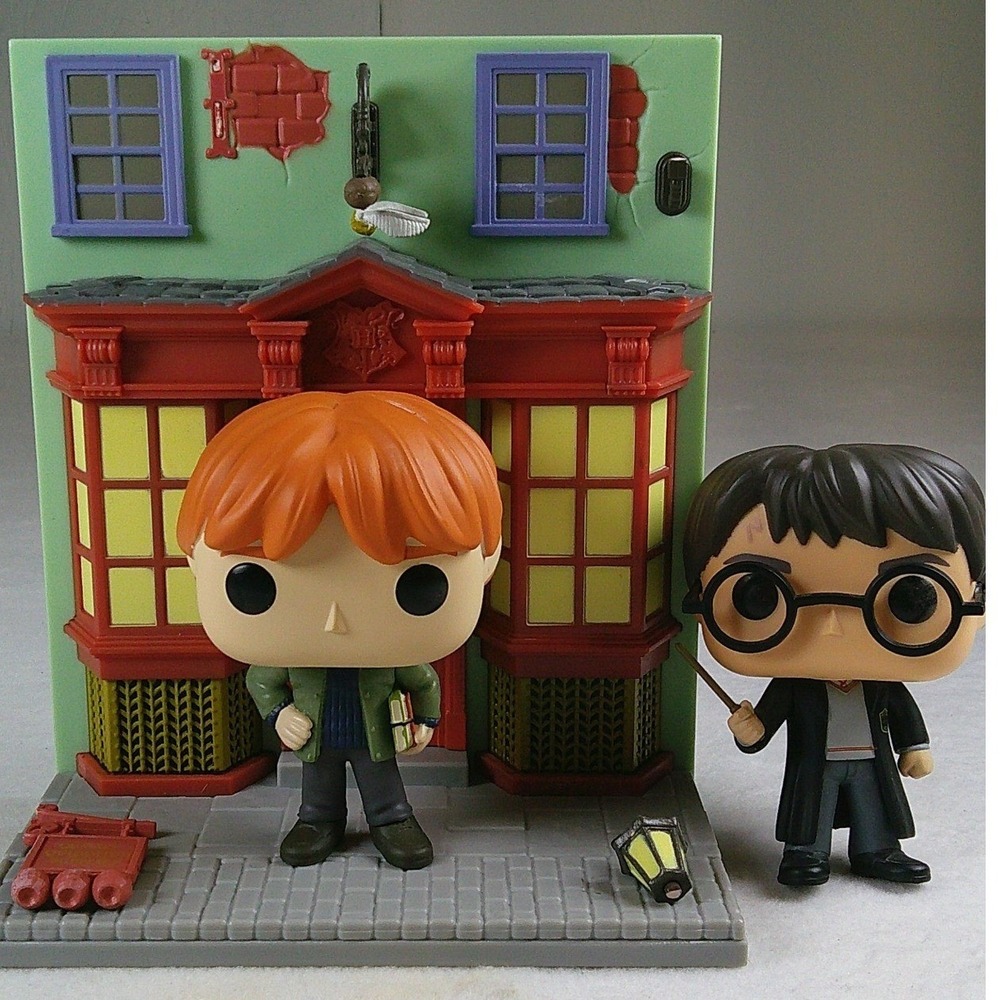 Harry Potter Diagon Alley Quality Quidditch Supplies Shop Facade Broken‎ Parts